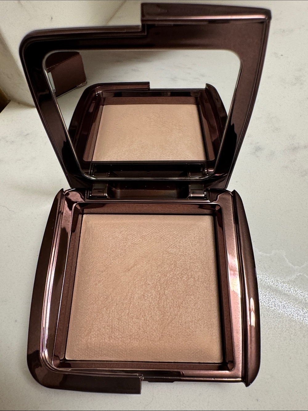 BNIB Hourglass Ambient Lighting Powder - Dim Light